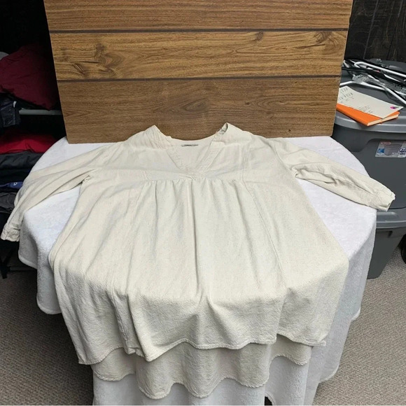 Marissa Olivia beige tunic dress deep frontV guessing a size large no tag - Picture 5 of 5